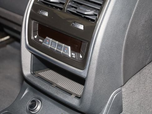 Used 2022 BMW X7 M50i image 17