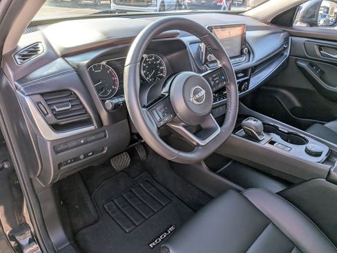 Used 2023 Nissan Rogue SV w/ SV Premium B Package image 17