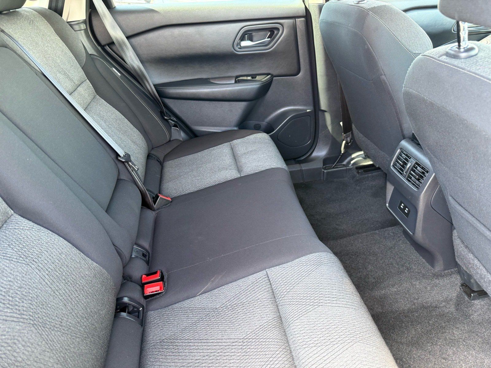 Used 2025 Nissan Rogue SV AWD/4WD image 29