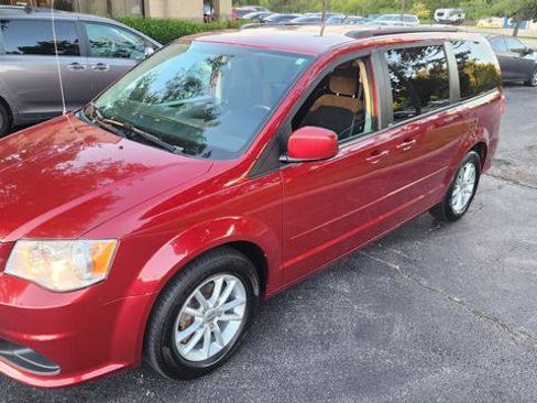 Used 2014 Dodge Grand Caravan SXT image 9