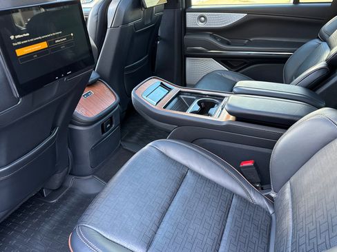 Certified 2025 Lincoln Navigator Black Label image 12