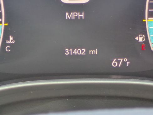 Used 2023 Chrysler Pacifica Touring-L image 23