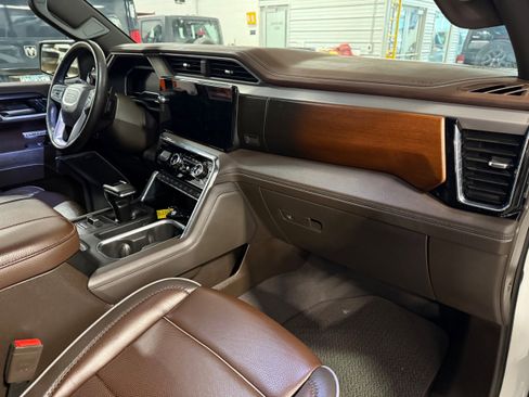Used 2024 GMC Sierra 1500 Denali w/ Technology Package image 8