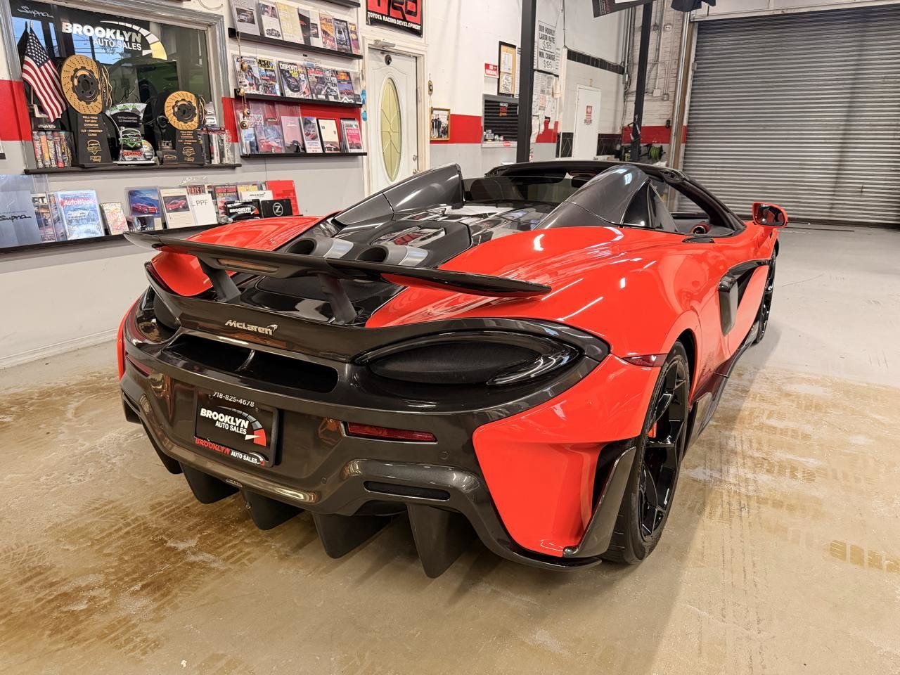 Used 2020 McLaren 600LT Spider RWD image 6