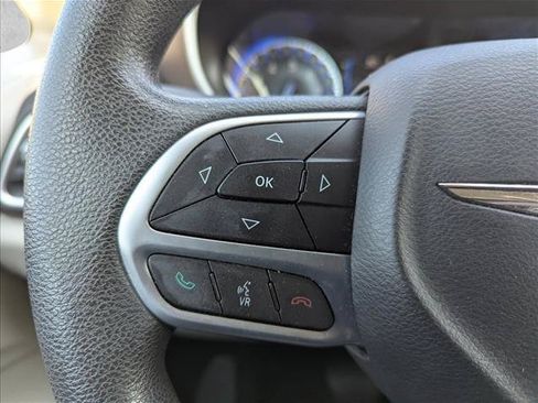 Used 2017 Chrysler Pacifica LX FWD image 13