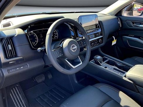 New 2025 Nissan Pathfinder SL image 7