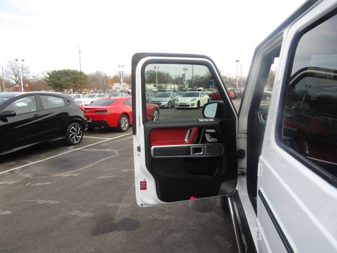 Used 2022 Mercedes-Benz G 550 image 6