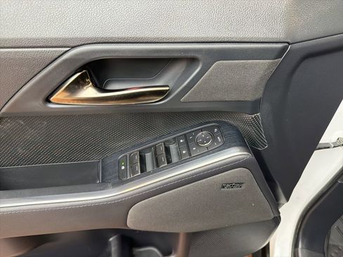 Used 2024 Lexus GX 550 w/ Accessory Package (Z1) image 17