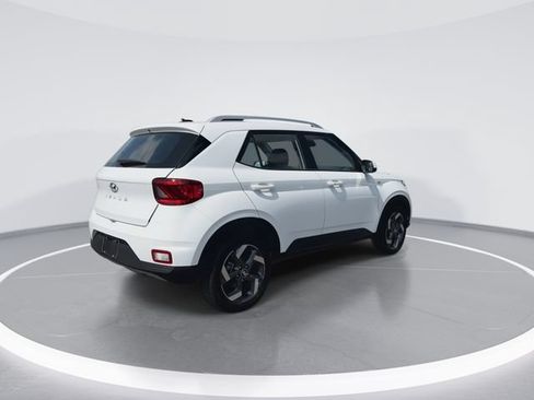 New 2026 Hyundai Venue SEL FWD image 8