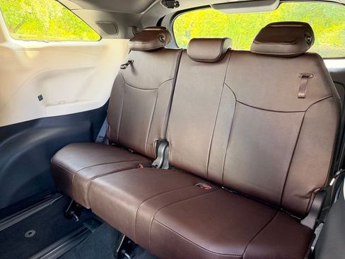 Used 2024 Toyota Sienna Platinum FWD image 14
