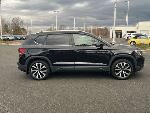 Certified 2022 Volkswagen Taos SE image 8