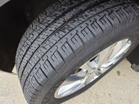 Used 2020 Buick Enclave Premium w/ Sun and Sites Package image 16