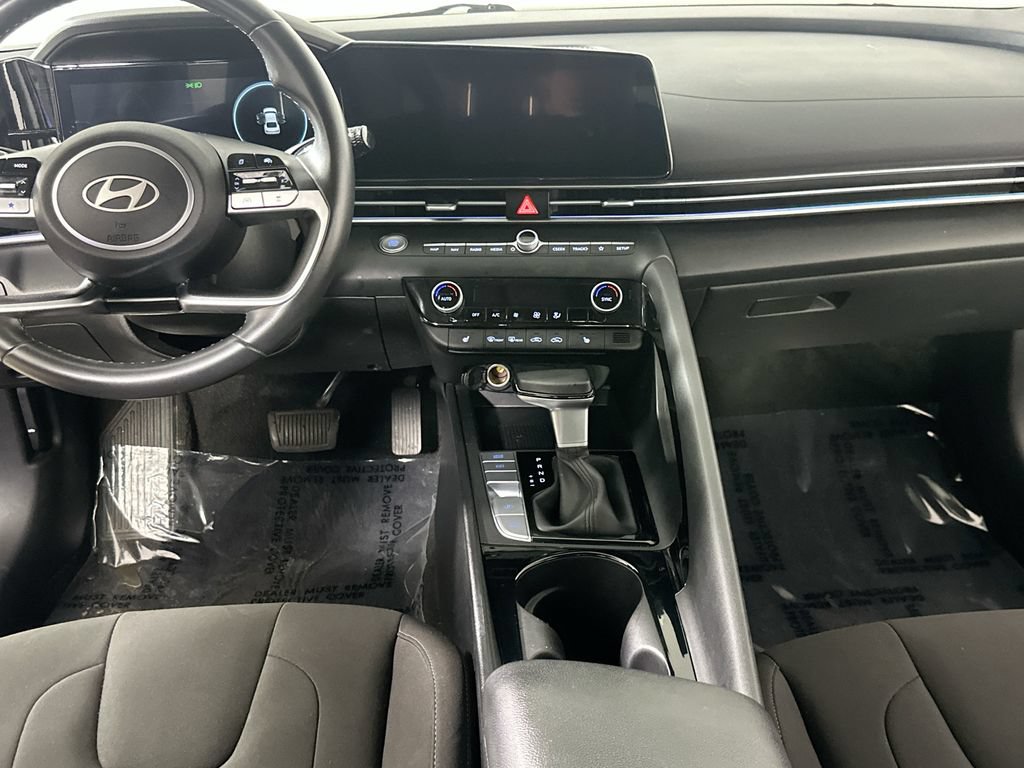 Used 2025 Hyundai Elantra SEL FWD image 20