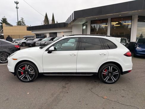 Used 2014 Porsche Cayenne Turbo S image 2