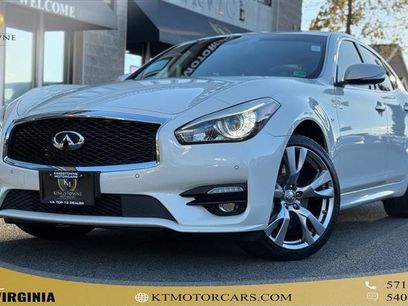 Used 2017 INFINITI Q70 3.7 w/ Technology Package