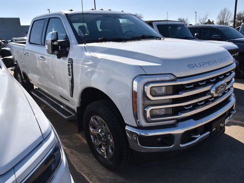 Used 2023 Ford F250 Lariat w/ Chrome Package image 5
