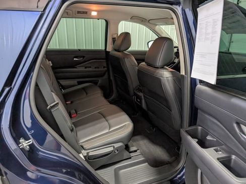Used 2025 Nissan Pathfinder SL AWD/4WD image 26