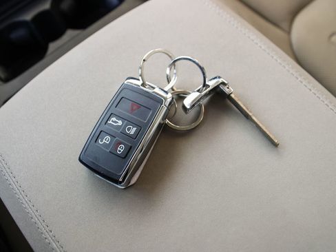 Used 2021 Land Rover Defender 110 SE image 50