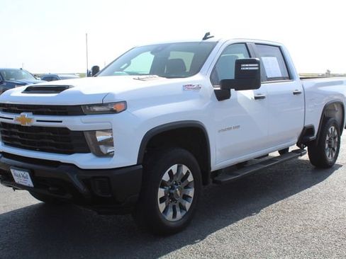 Used 2024 Chevrolet Silverado 2500 Custom w/ Custom Value Package AWD/4WD image 8