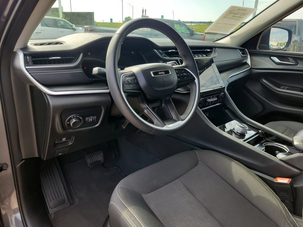 Used 2023 Jeep Grand Cherokee L Laredo AWD/4WD image 20