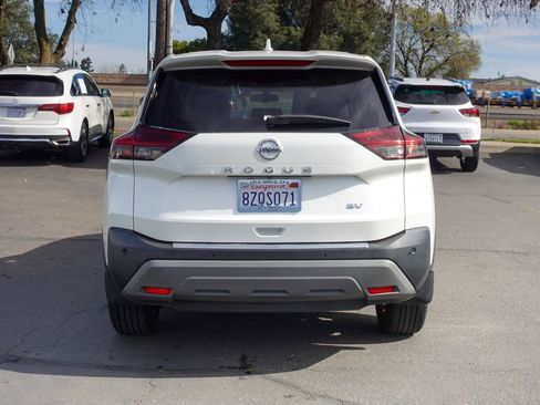 Used 2021 Nissan Rogue SV image 7