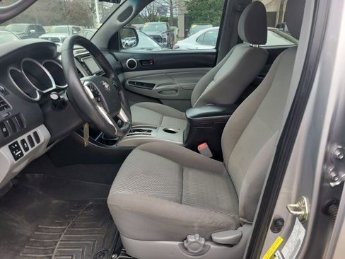 Used 2015 Toyota Tacoma PreRunner image 18