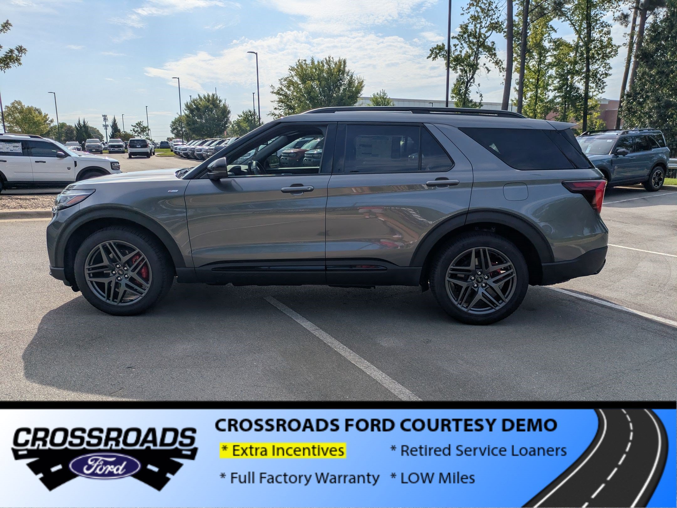 New 2026 Ford Explorer ST-Line w/ ST-Line Street Pack AWD/4WD image 7