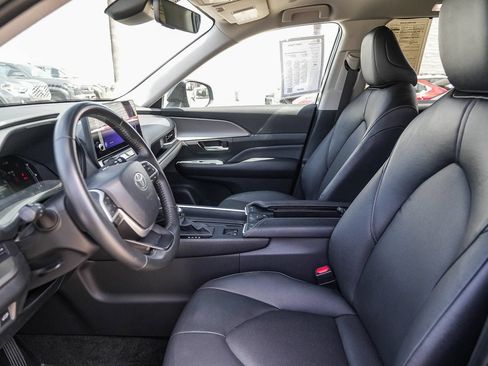 Certified 2024 Toyota Grand Highlander AWD image 17