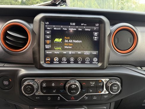 Used 2021 Jeep Gladiator Mojave AWD/4WD image 11
