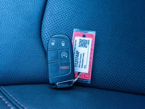 Used 2023 Jeep Compass Limited image 27