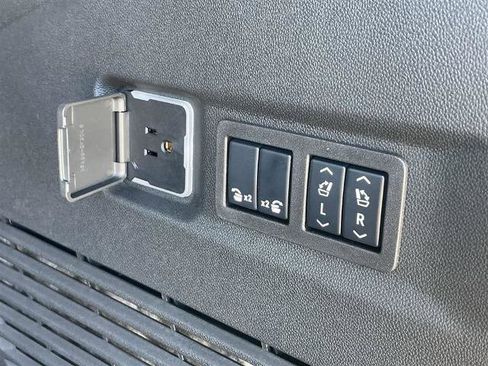 New 2025 Chevrolet Suburban High Country image 48