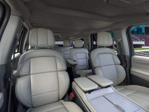 New 2026 Lincoln Navigator L Premier AWD/4WD image 10