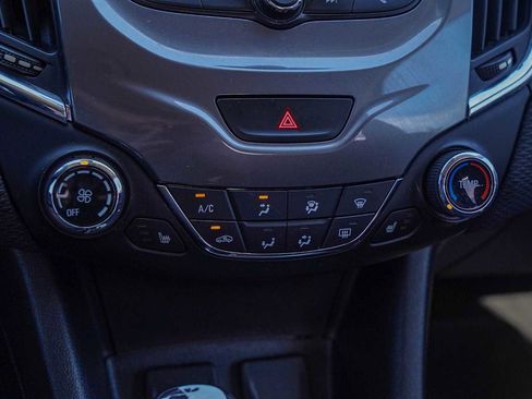 Used 2017 Chevrolet Cruze LT w/ Convenience Package image 18