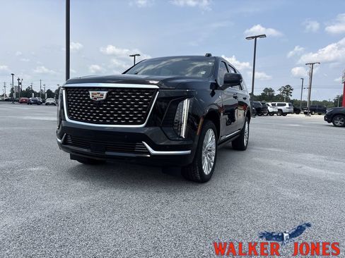 Used 2026 Cadillac Escalade Luxury RWD image 1