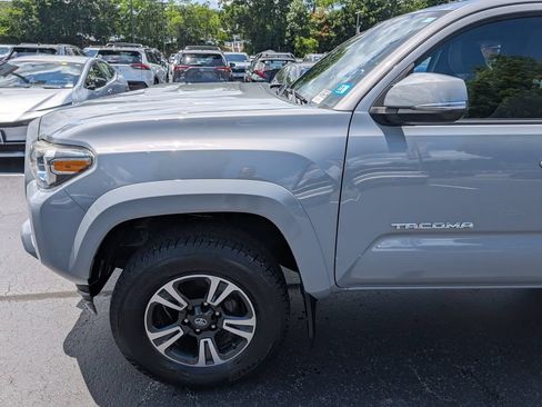 Used 2018 Toyota Tacoma TRD Sport w/ Technology Package AWD/4WD image 2