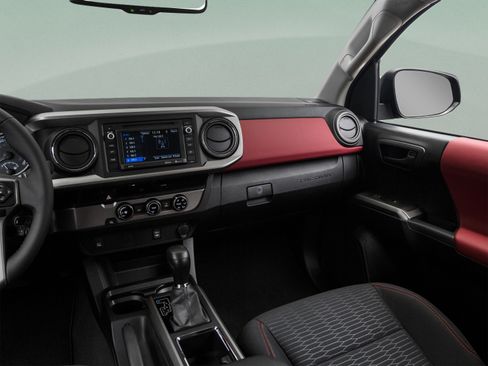Used 2018 Toyota Tacoma SR5 RWD image 46