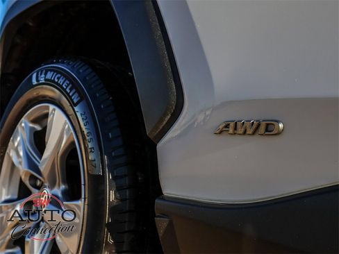 Used 2022 Toyota RAV4 LE image 9