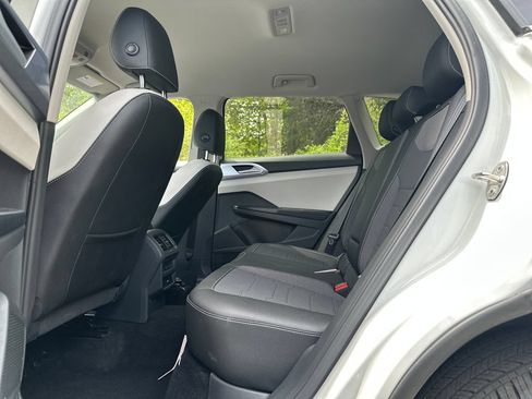 Certified 2025 Volkswagen Taos SE AWD/4WD image 13