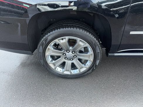 Used 2015 GMC Yukon XL Denali w/ Touring Package RWD image 23