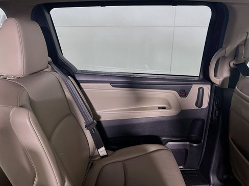 Used 2018 Honda Odyssey Touring image 32