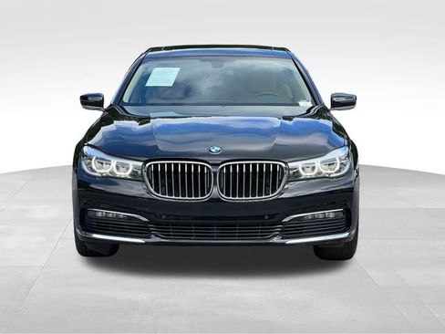 Used 2018 BMW 740i image 8