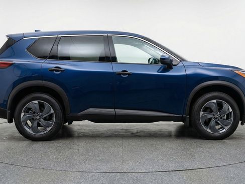 Used 2025 Nissan Rogue SV FWD image 11