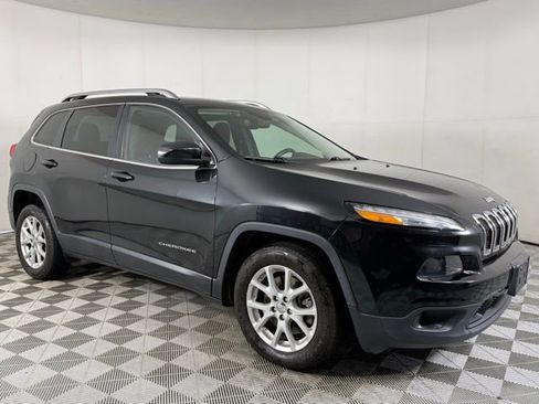 Used 2015 Jeep Cherokee Latitude w/ Comfort/Convenience Group image 5