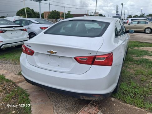Used 2017 Chevrolet Malibu LT FWD image 2