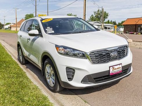 Used 2019 Kia Sorento FWD image 3