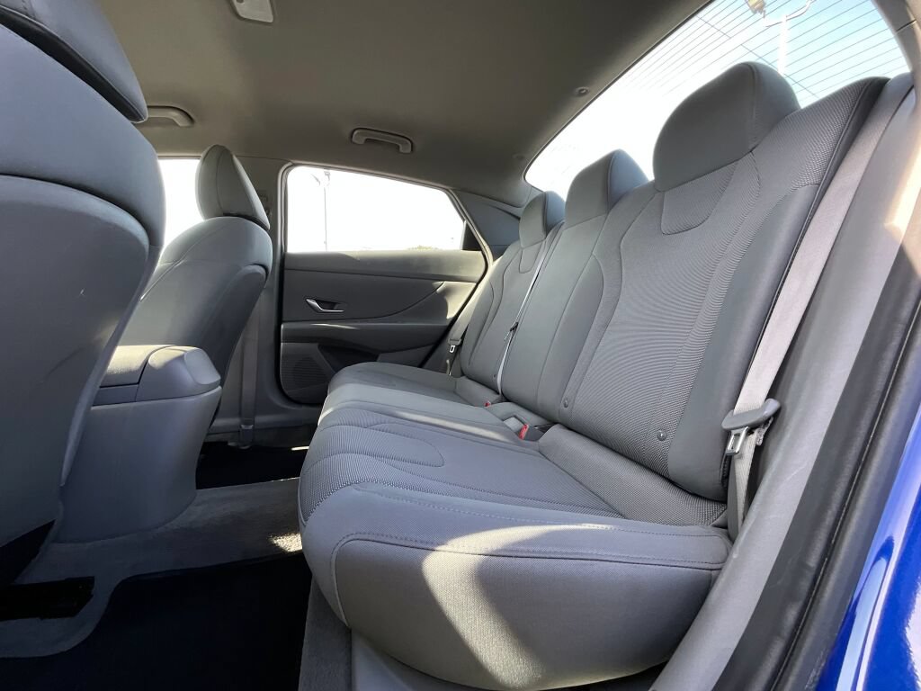 Used 2023 Hyundai Elantra SE w/ Preferred Accessory Package FWD image 12