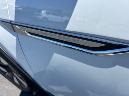 Certified 2025 Volkswagen Atlas Cross Sport SE FWD image 22