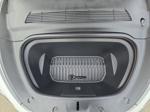 Used 2021 Tesla Model Y Long Range image 34