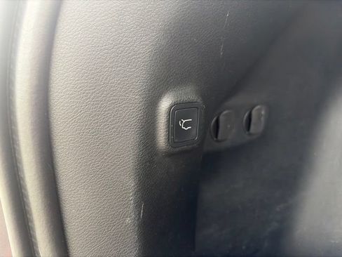 Used 2019 Jeep Cherokee Trailhawk AWD/4WD image 6