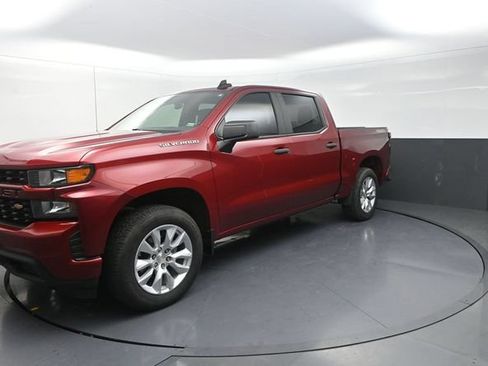 Used 2020 Chevrolet Silverado 1500 Custom w/ Custom Value Package AWD/4WD image 3